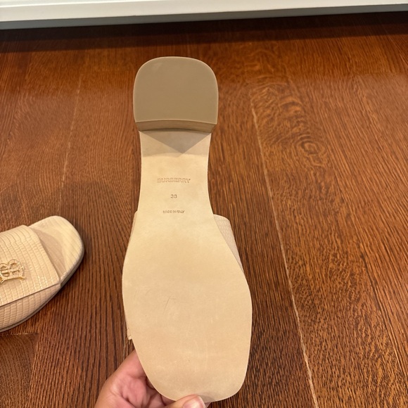 Authentic BURBERRY Winnie Embossed TB Monogram Slides! BRAND NEW! With dust bags - Picture 4 of 7